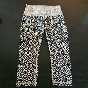 Lulu Lemon cropped 3/4 length leggings